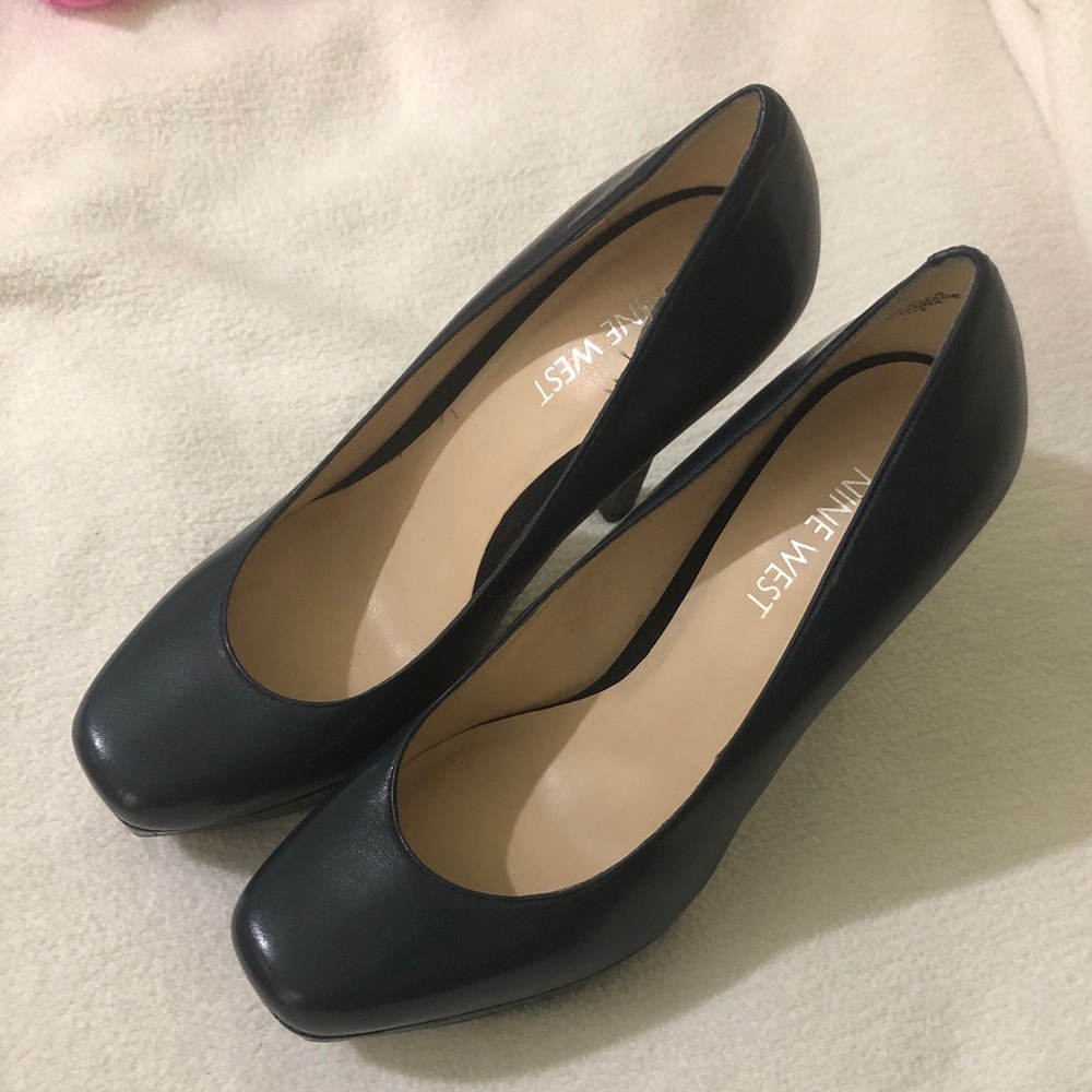 Nine West navy blue pumps